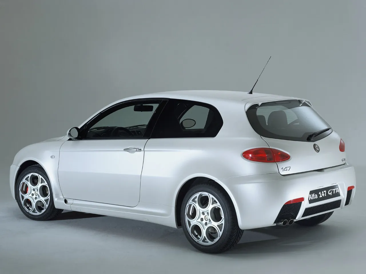 Alfa Romeo 147 GTA (2002) - Rear Three-Quarter