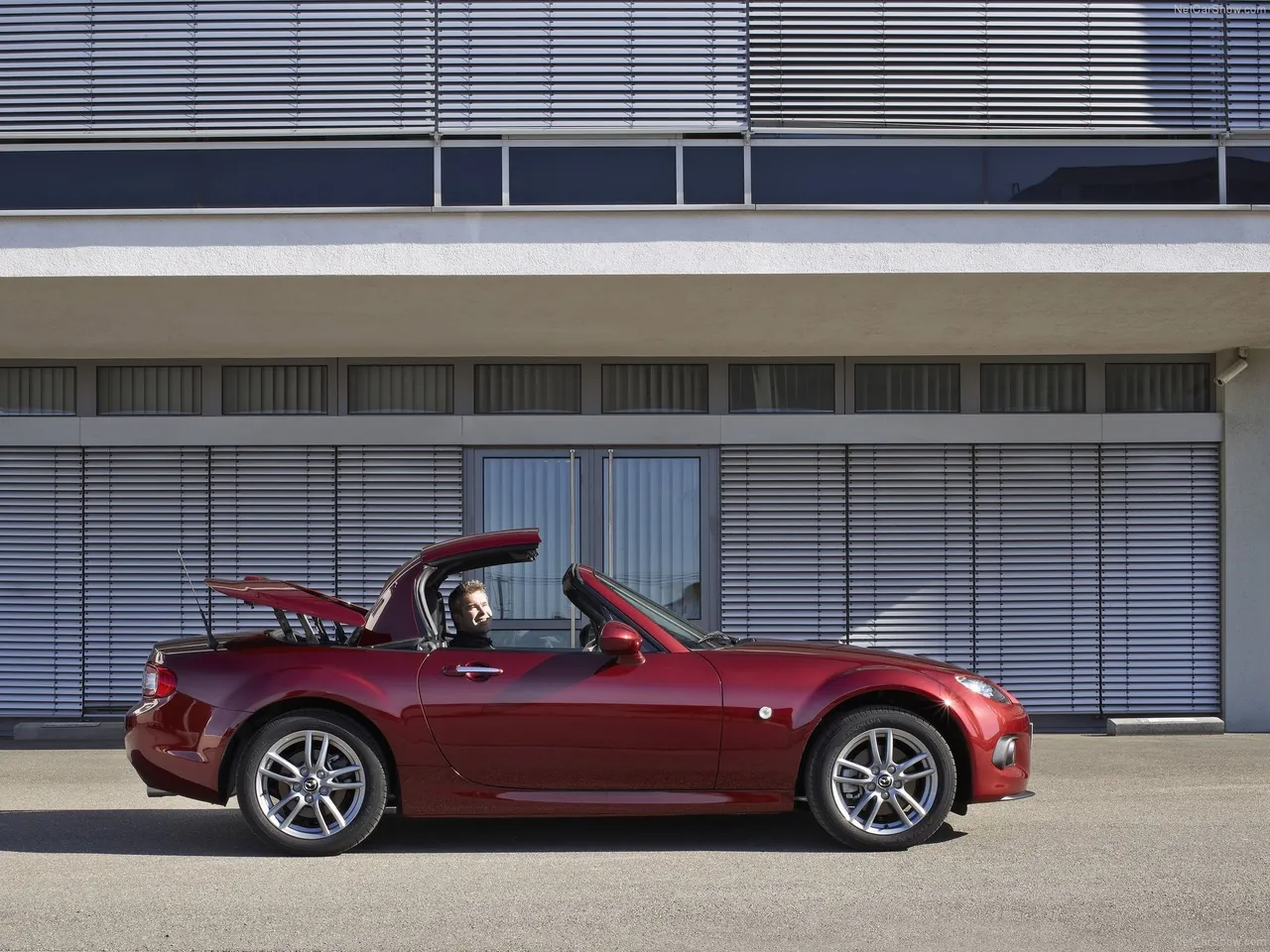Mazda MX-5 Roadster Coupe (2013) – boční profil