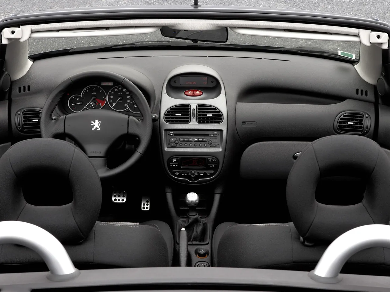 Peugeot 206 CC (2005) – interiér