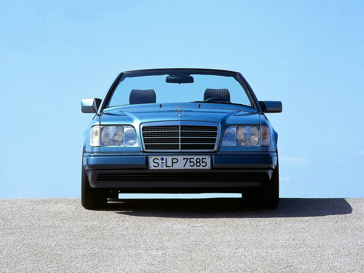 Mercedes-Benz E-Class Cabriolet (1991) - Front