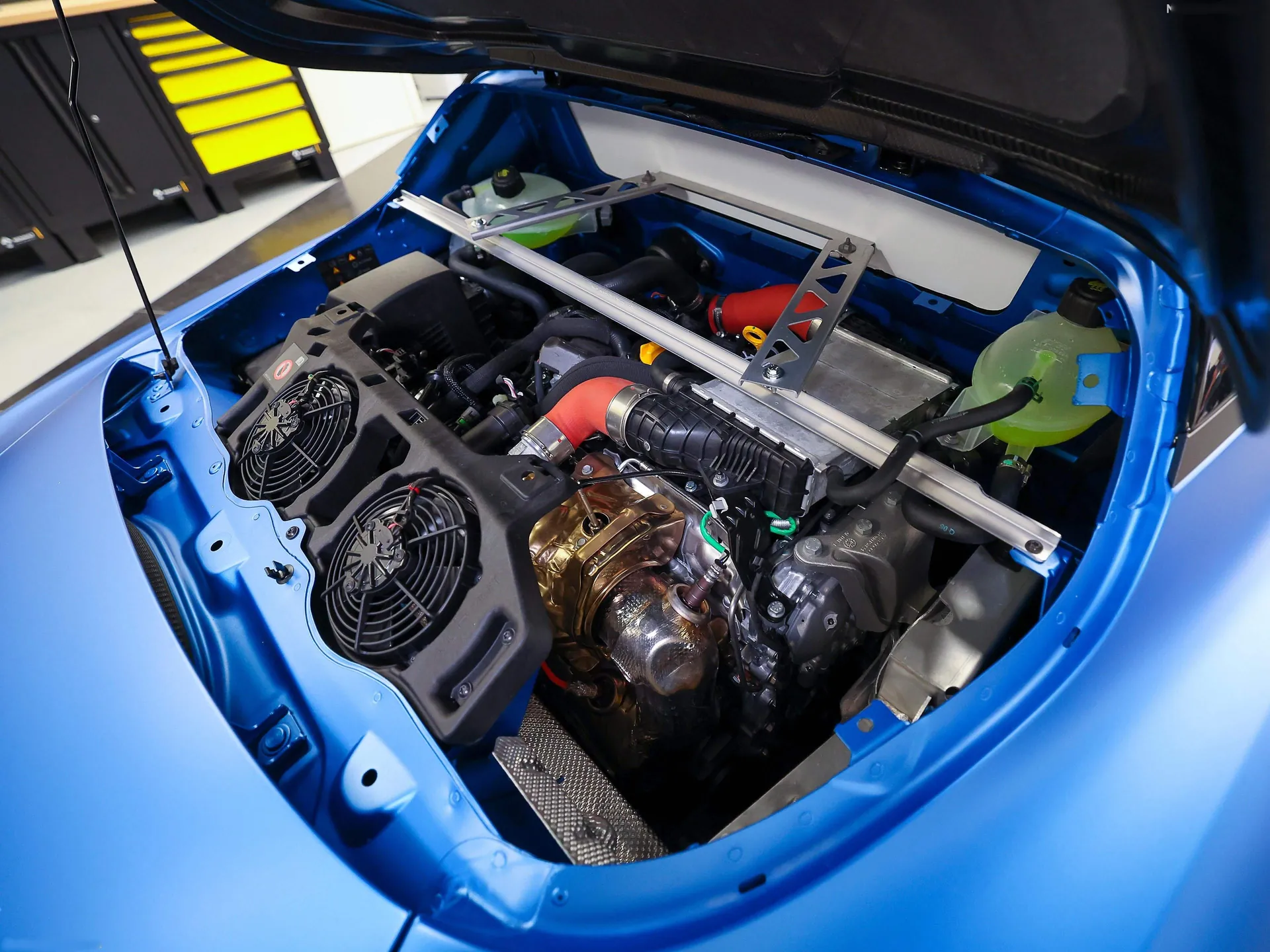 Alpine A110 R (2023) – motorový prostor