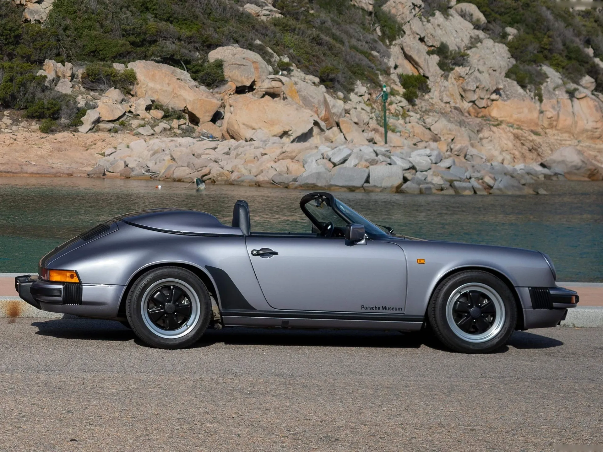 Porsche 911 Speedster (1988) - Side Profile