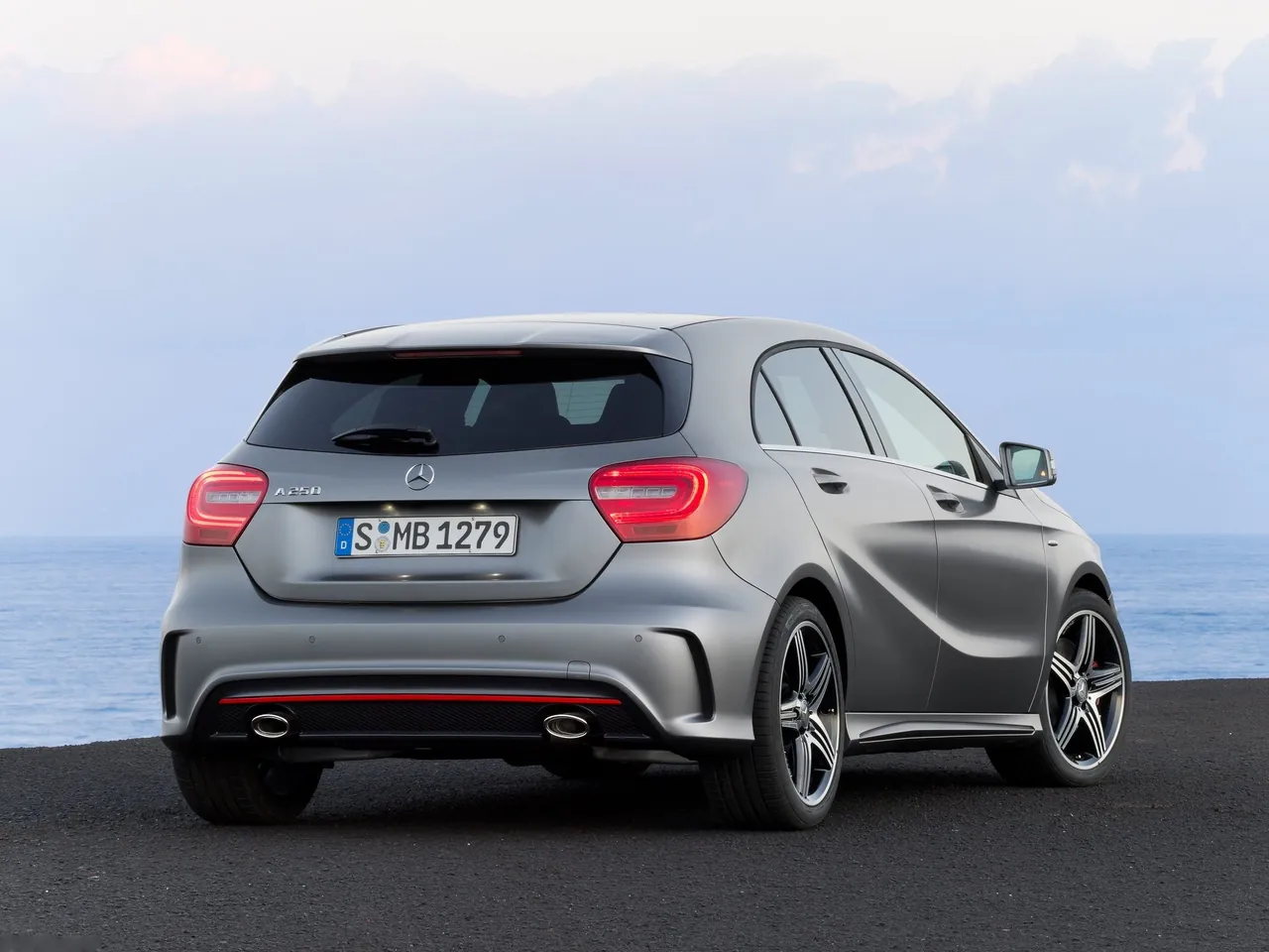 Mercedes-Benz A-Class (2013) – zadní tříčtvrteční pohled
