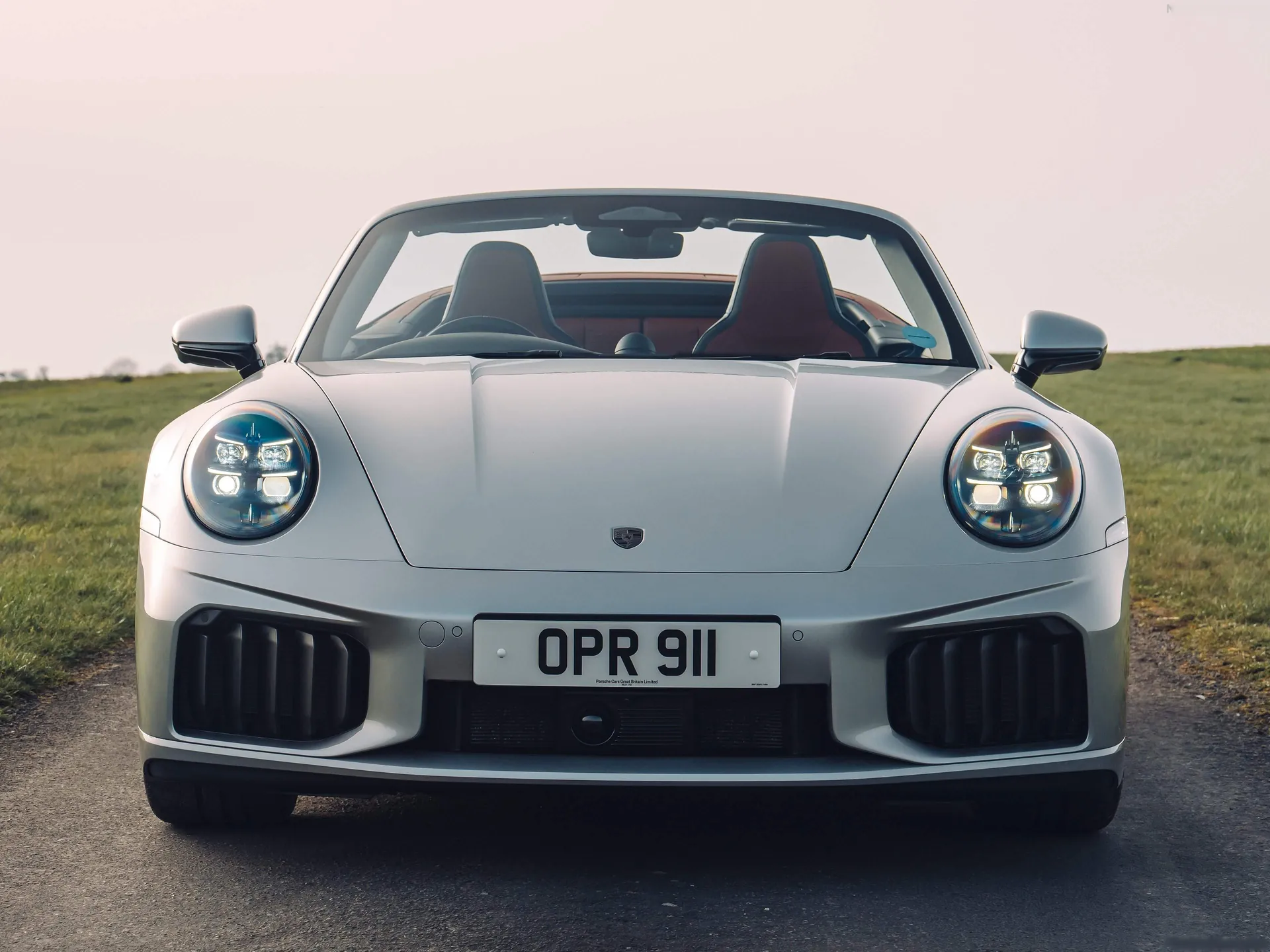 Porsche 911 Turbo S Cabriolet [UK] (2026) – zepředu
