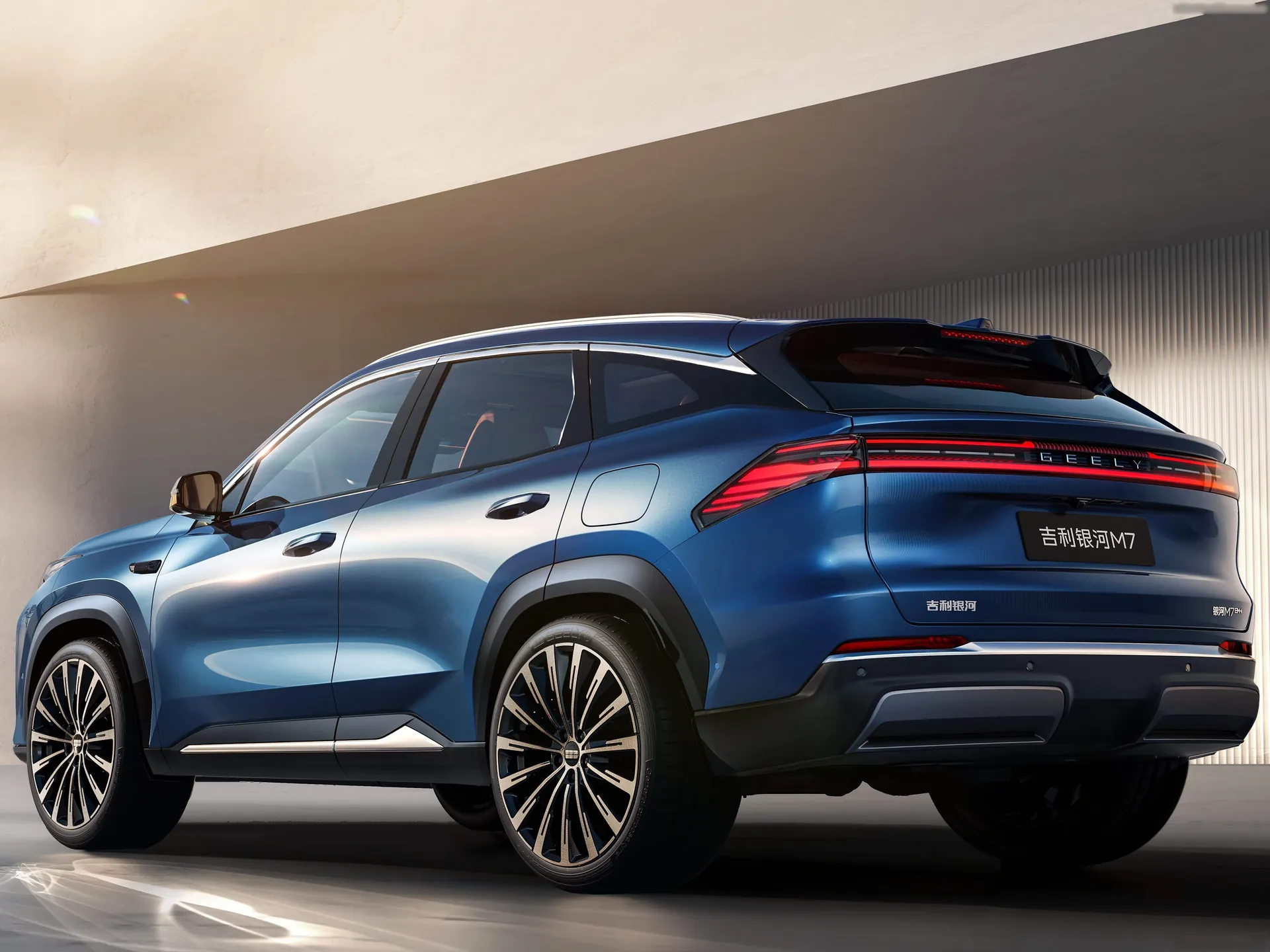 Geely Galaxy M7 (2027) – zadní tříčtvrteční pohled