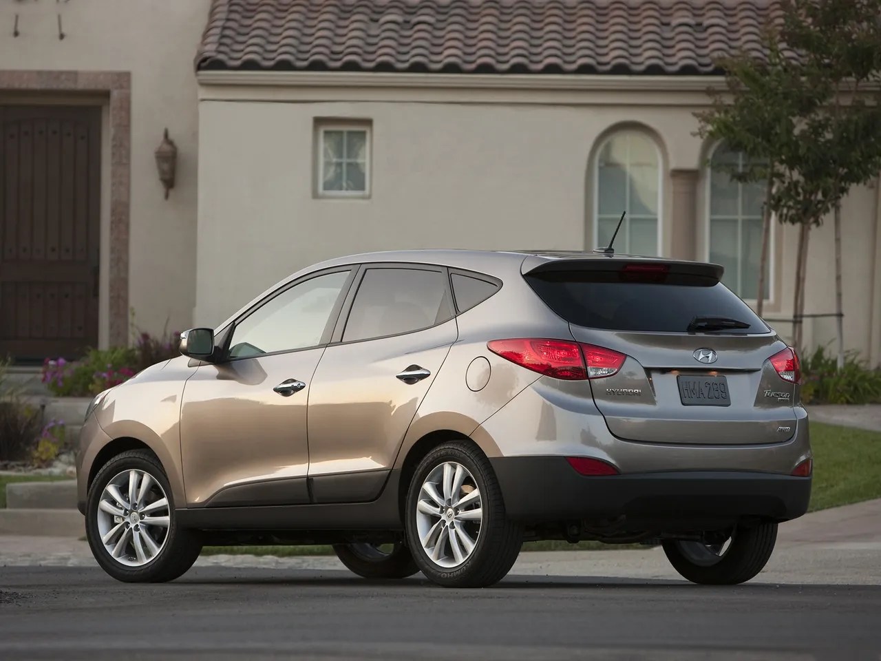 Hyundai Tucson (2010) – zadní tříčtvrteční pohled