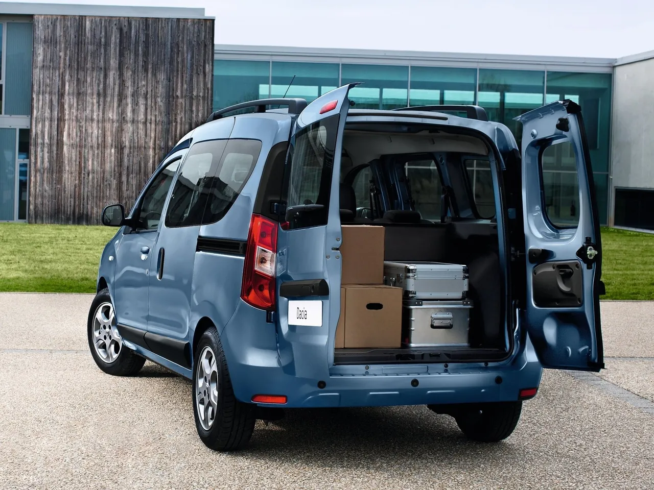 Dacia Dokker (2013) – zadní tříčtvrteční pohled