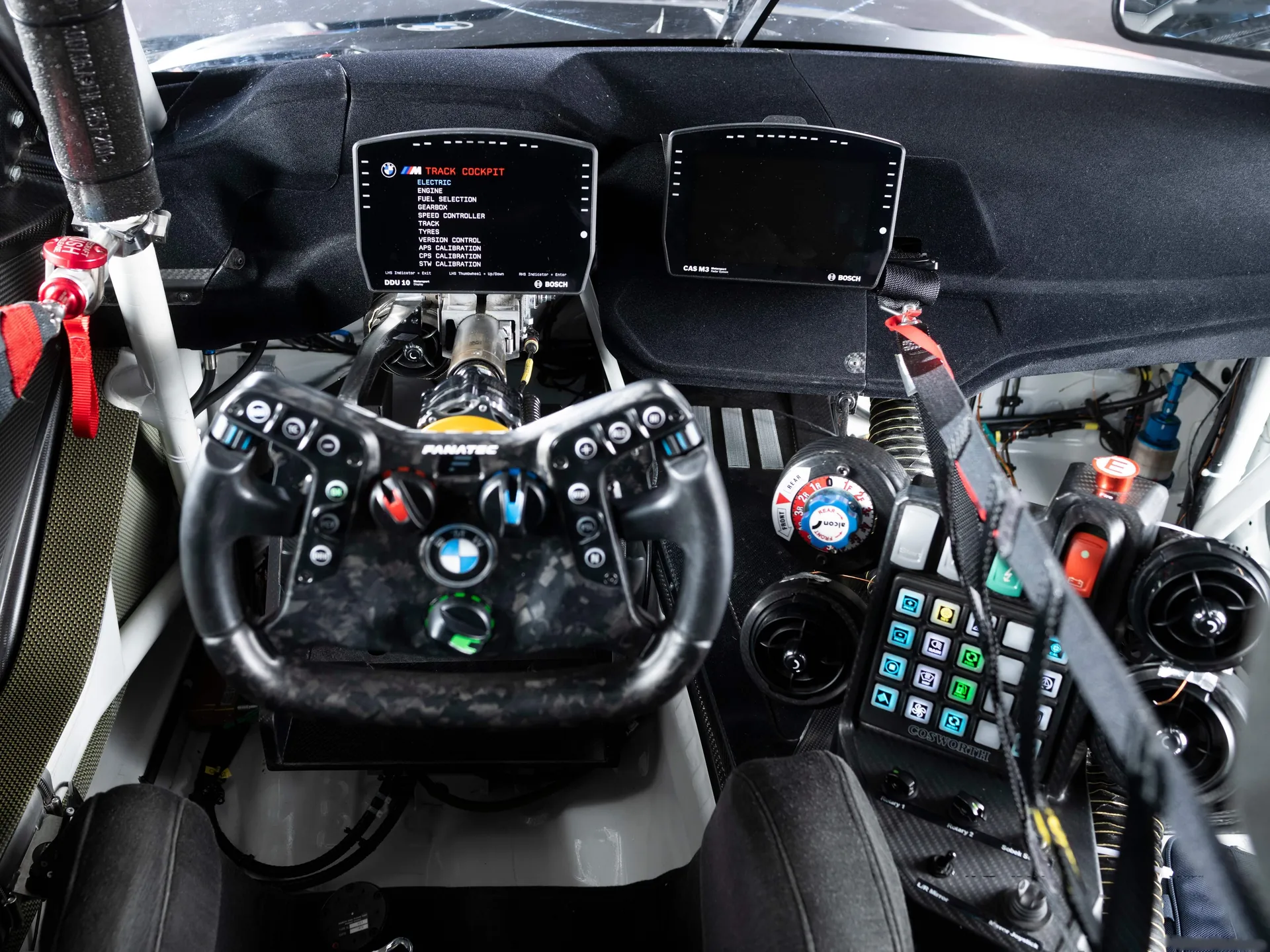 BMW M4 GT3 (2022) – interiér