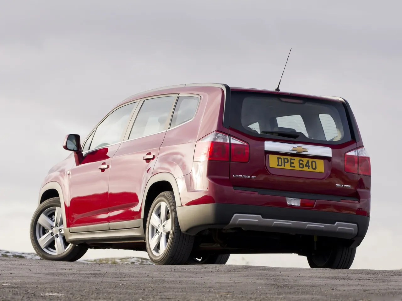 Chevrolet Orlando (2012) – zadní tříčtvrteční pohled