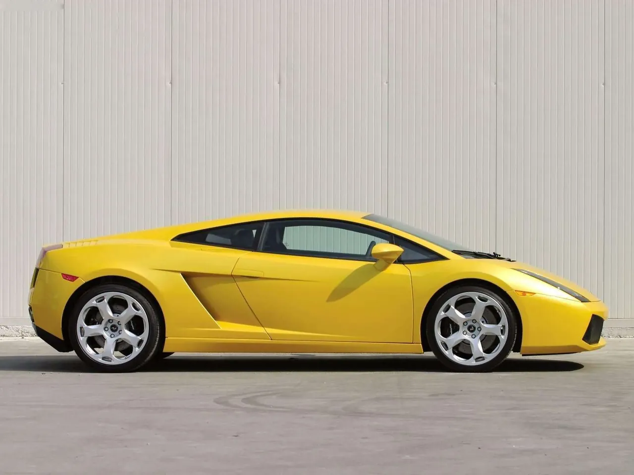 Lamborghini Gallardo (2003) – boční profil