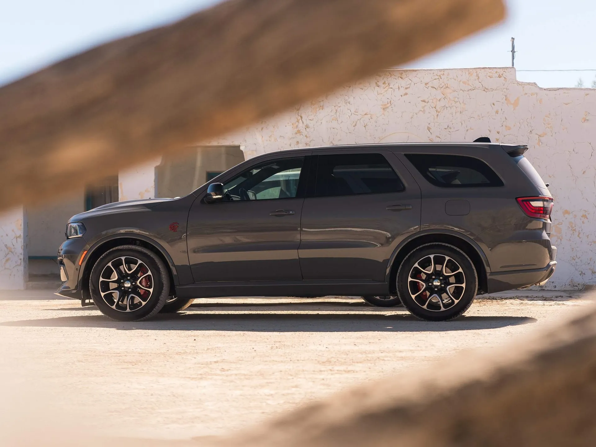 Dodge Durango SRT Hellcat Jailbreak (2026) – boční profil