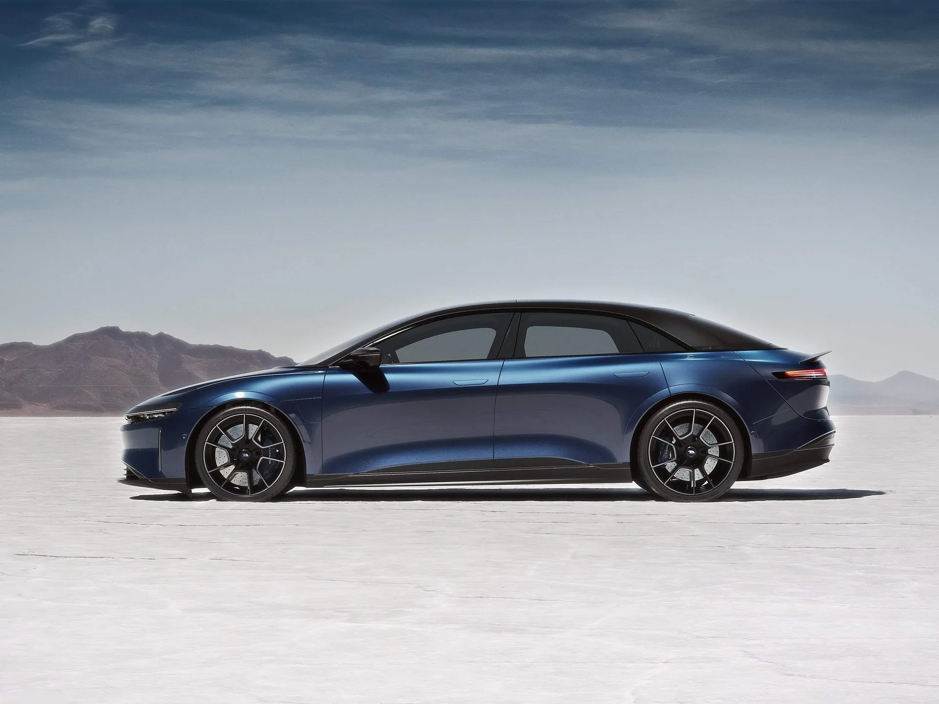Lucid Air Sapphire (2023) – boční profil