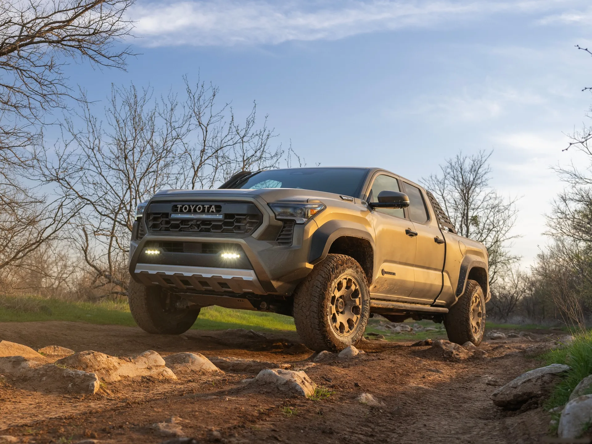 Toyota Tacoma i-FORCE MAX TrailHunter (2024)