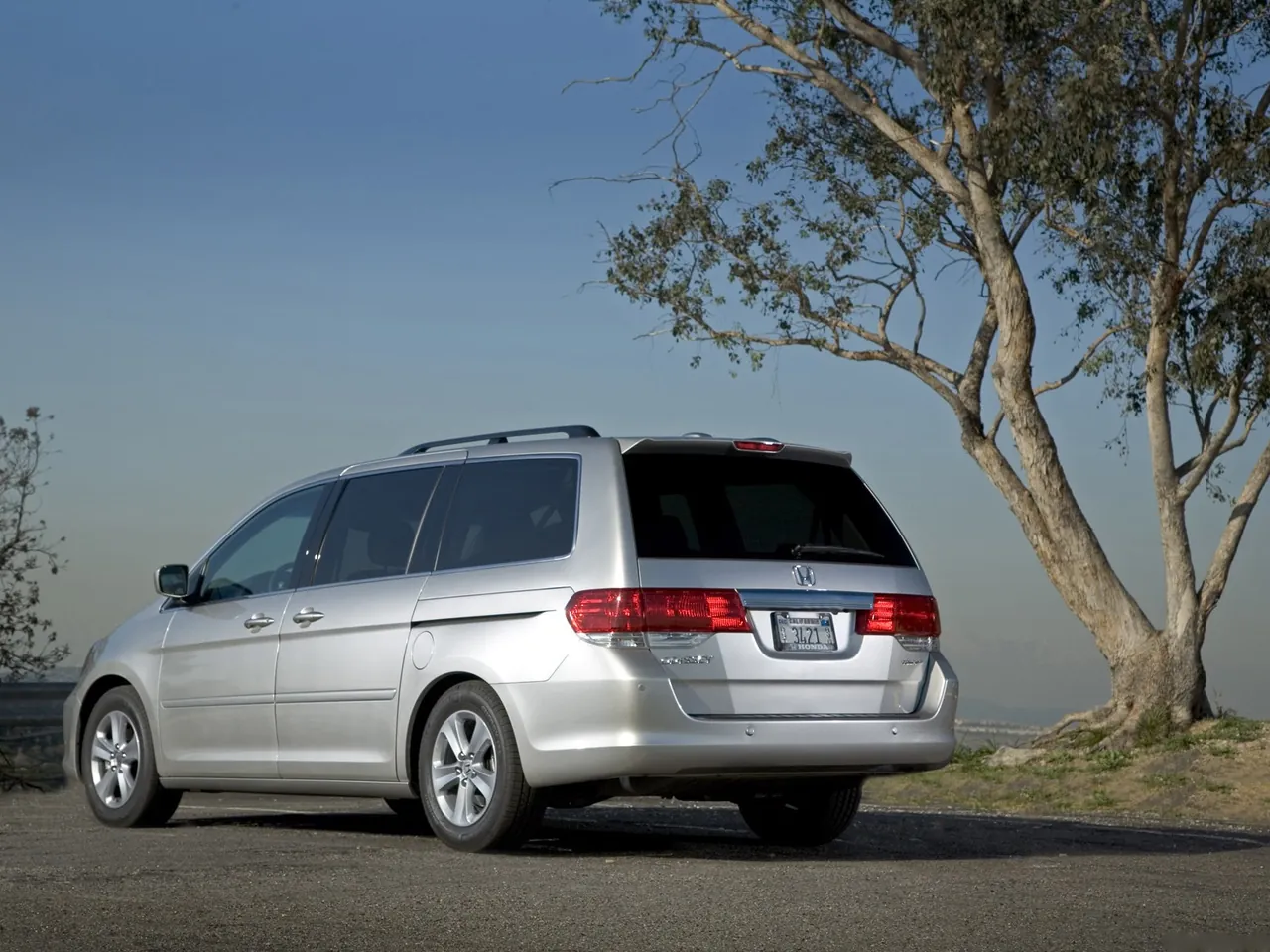 Honda Odyssey (2008) – zadní tříčtvrteční pohled