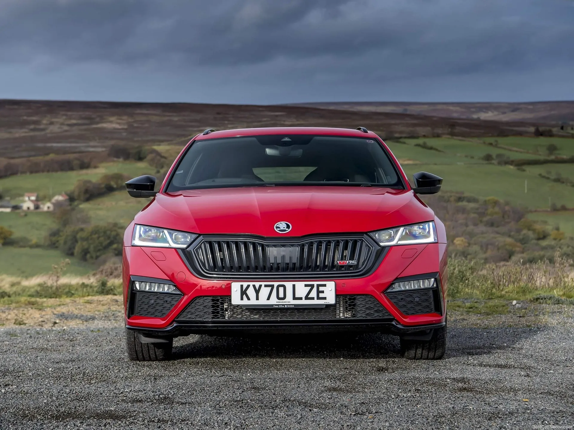 Skoda Octavia vRS Estate [UK] (2020) – zepředu