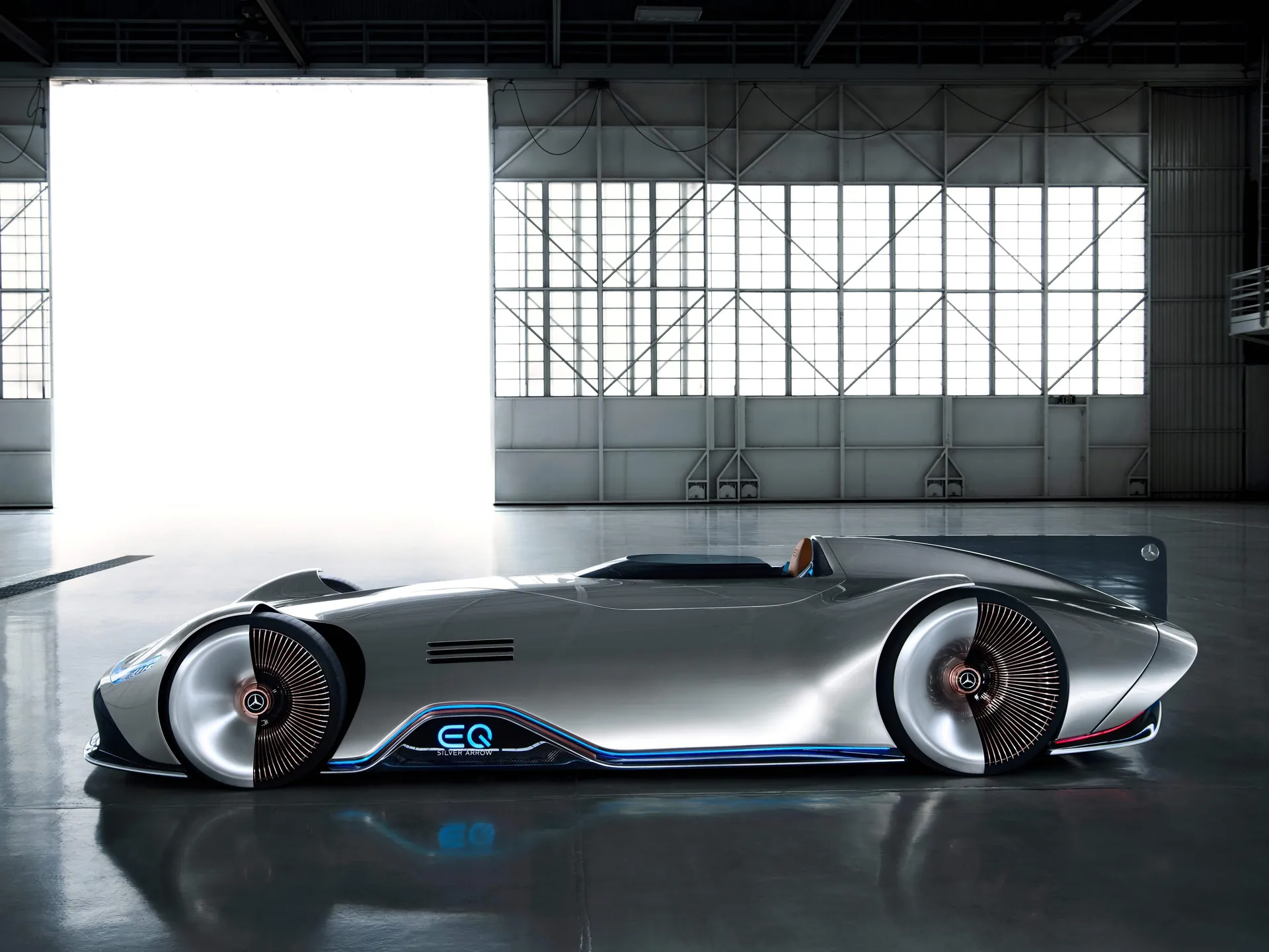 Mercedes-Benz Vision EQ Silver Arrow Concept (2018) – boční profil