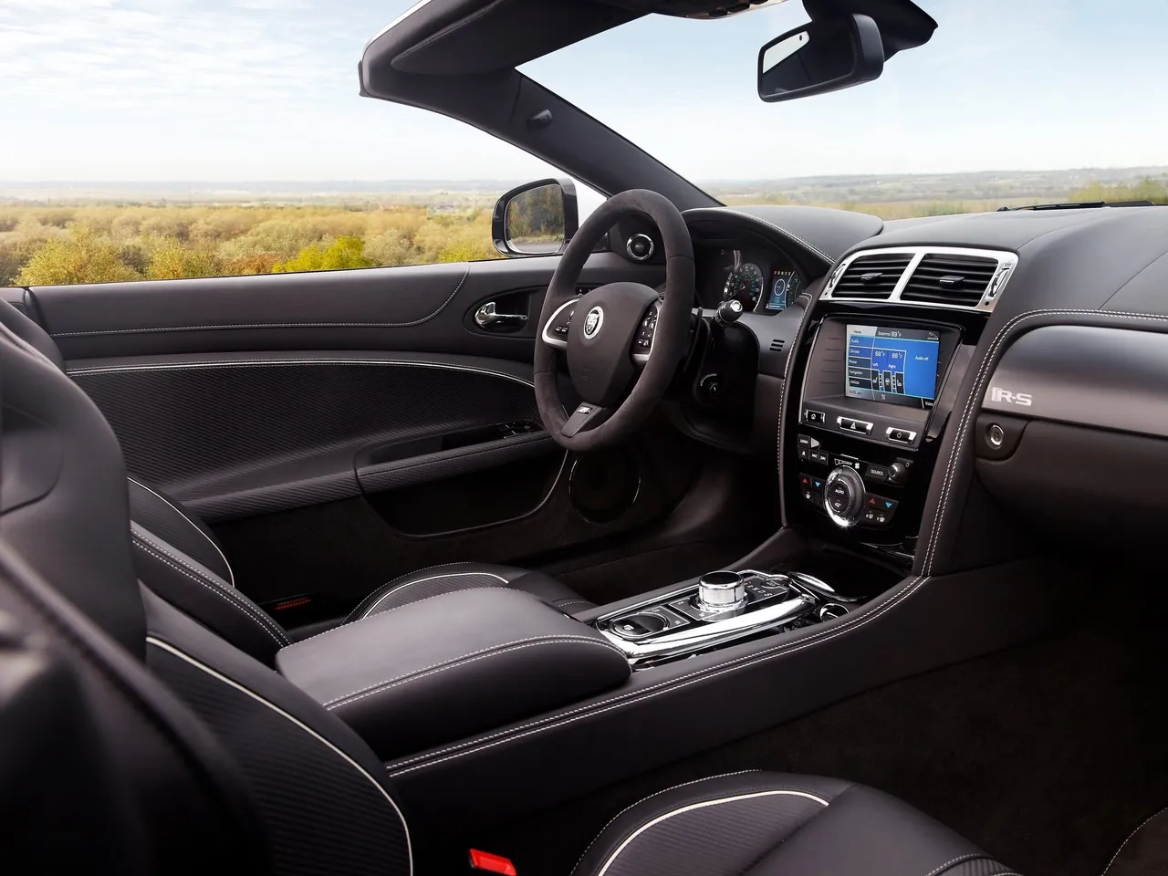 Jaguar XKR-S Convertible (2013) – interiér