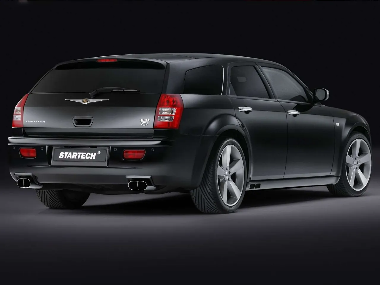 Startech Chrysler 300C (2004) – zadní tříčtvrteční pohled