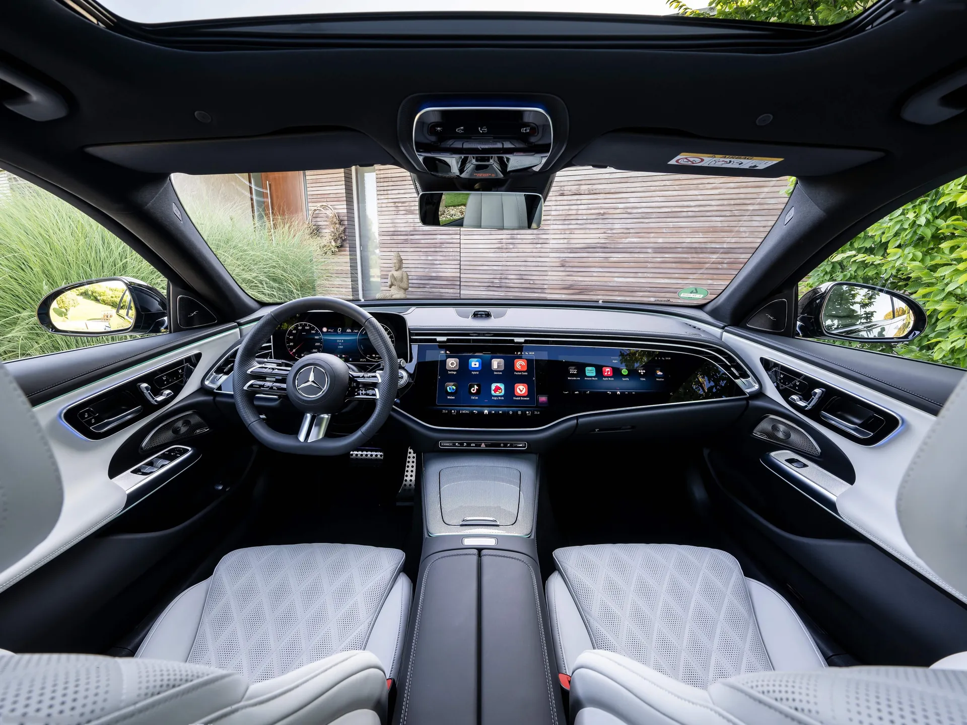 Mercedes-Benz E-Class (2024) – interiér