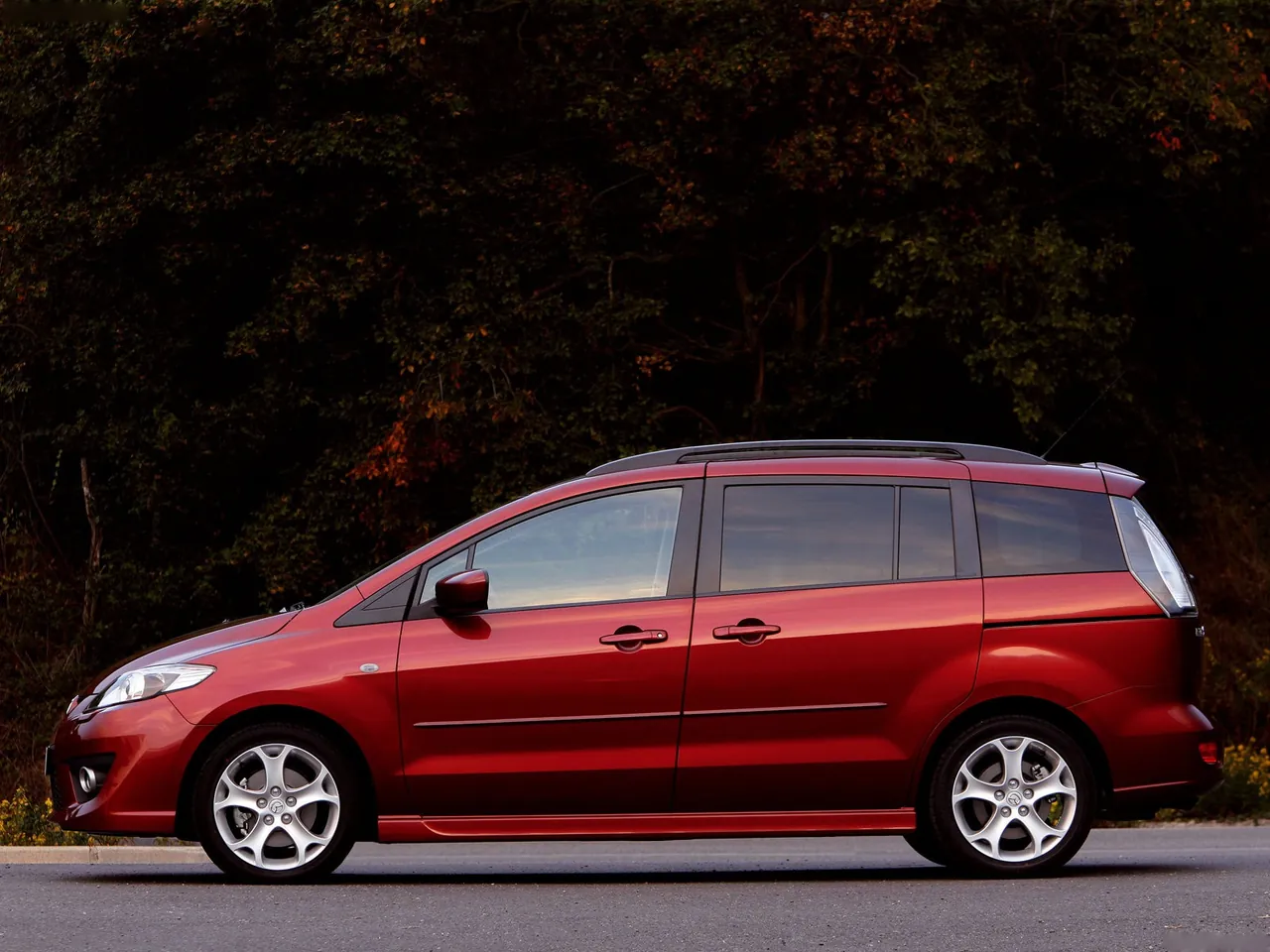 Mazda 5 (2008) – boční profil