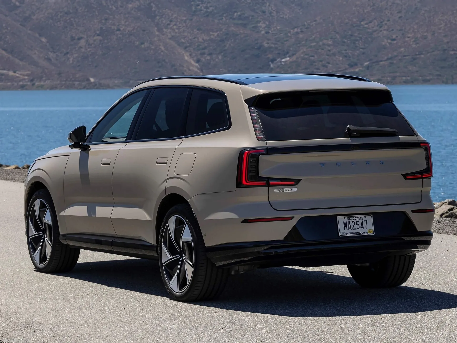 Volvo EX90 (2024) – zadní tříčtvrteční pohled