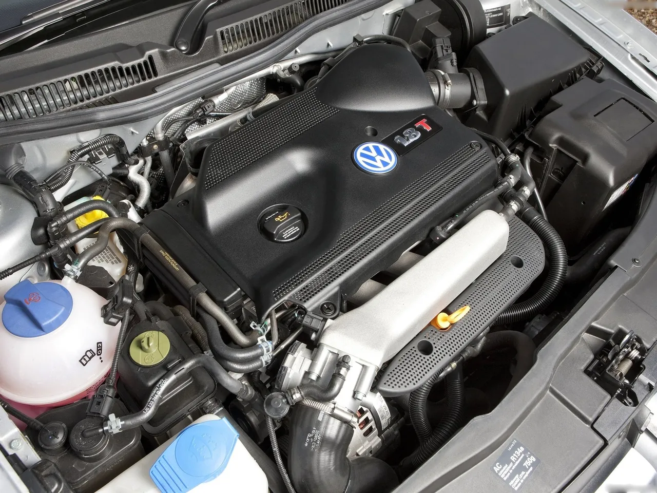 Volkswagen Golf IV GTI (1998) - Engine Bay