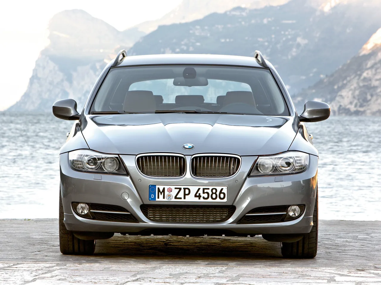 BMW 3-Series Touring (2009) - Front