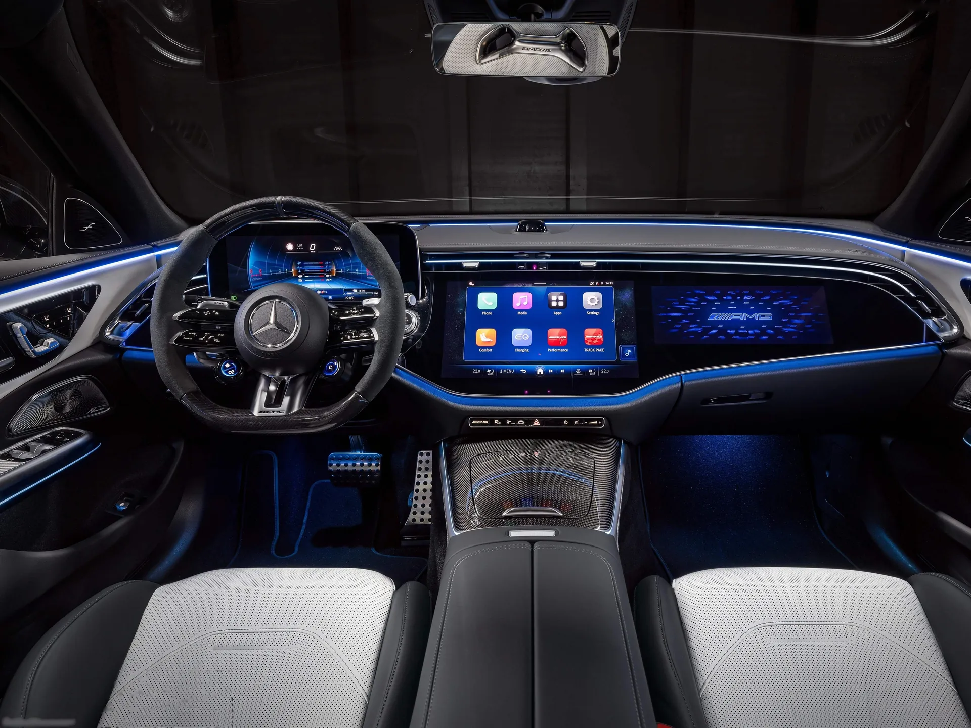 Mercedes-Benz E53 AMG Hybrid (2025) – interiér