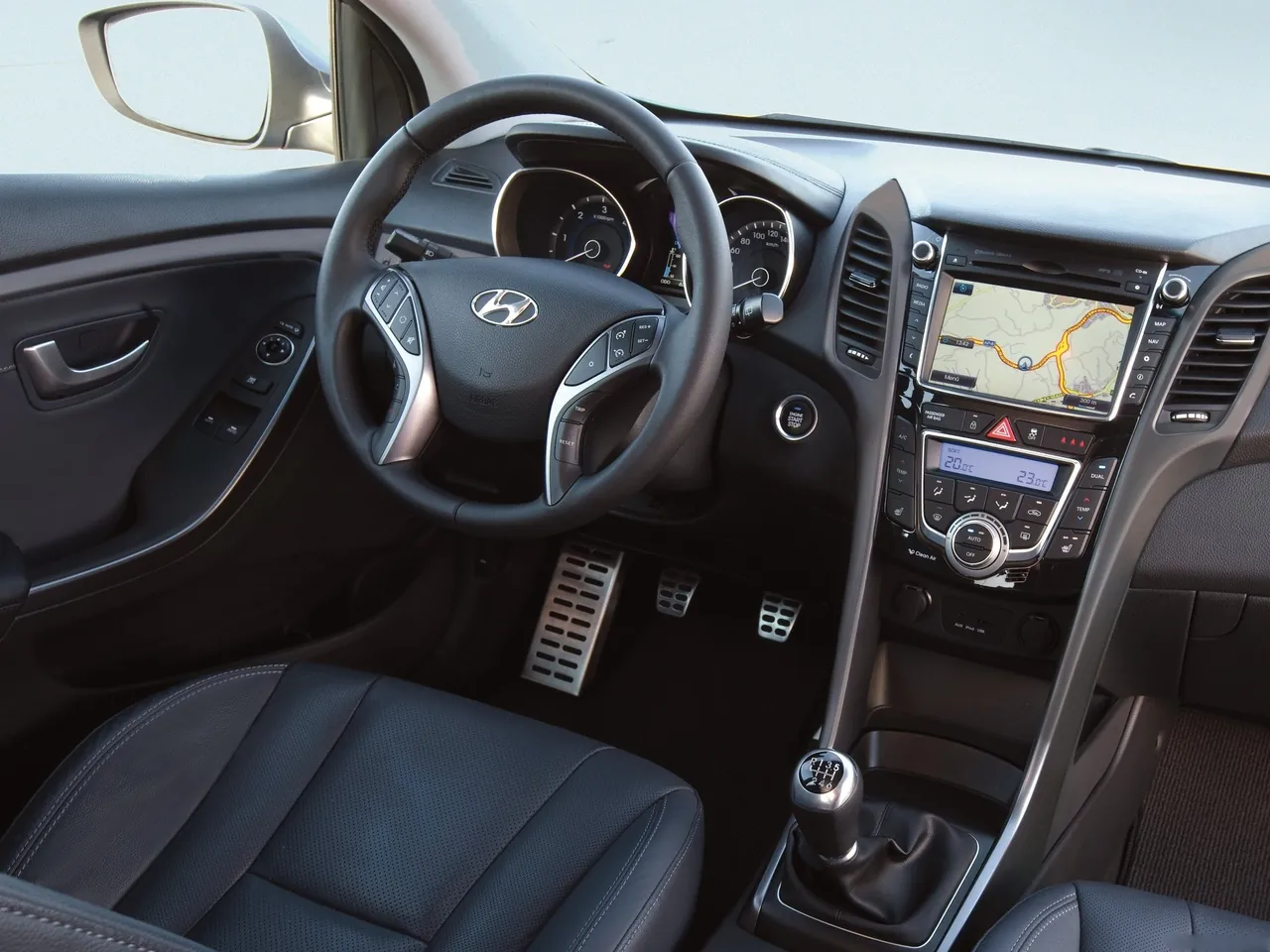 Hyundai i30 3-door (2013) – interiér