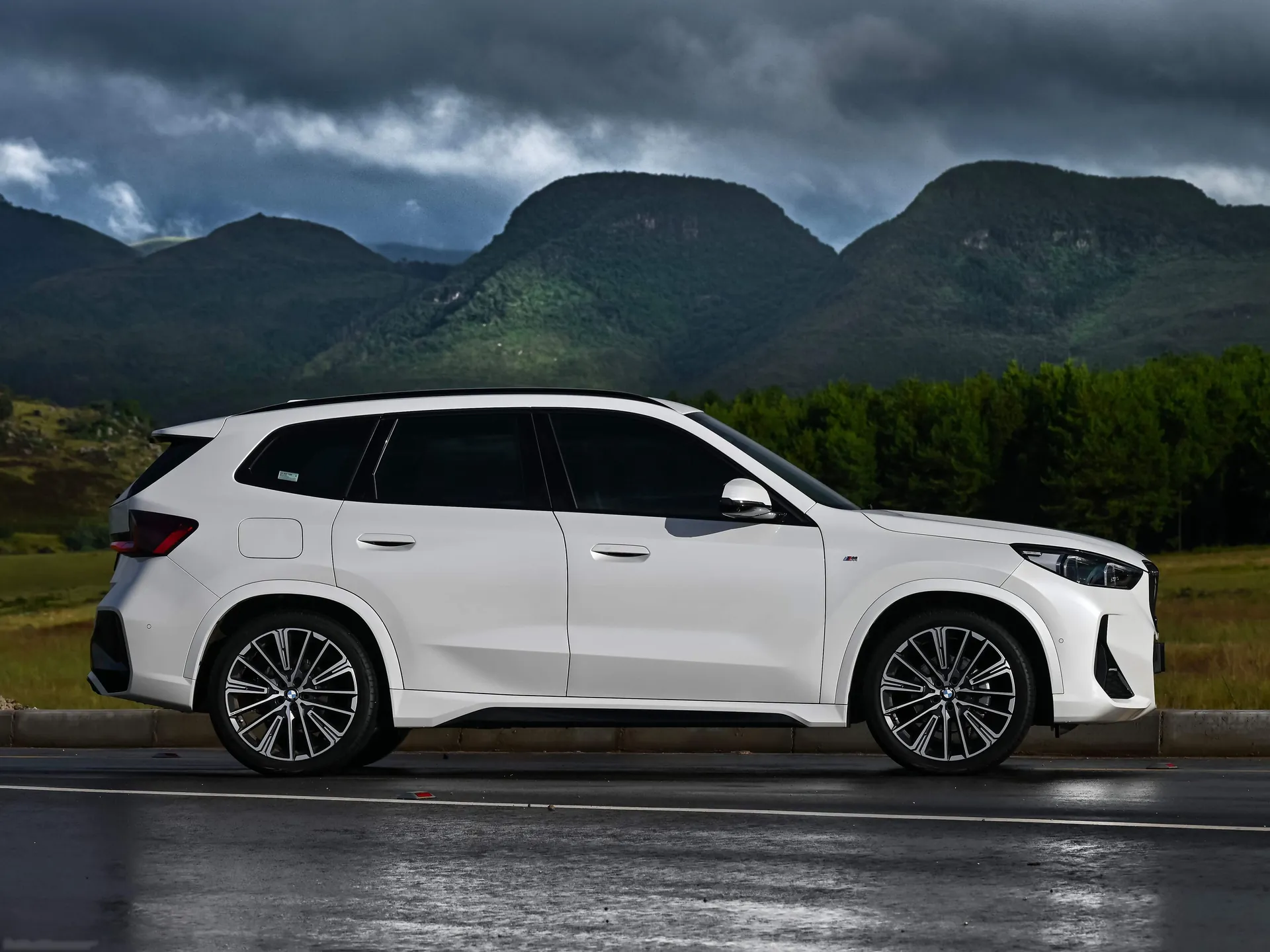 BMW X1 [ZA] (2023) – boční profil