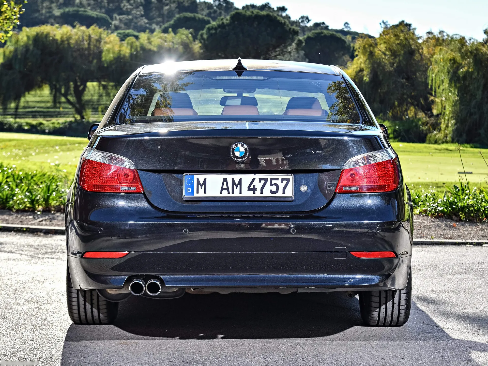 BMW 545i (2005) – zezadu