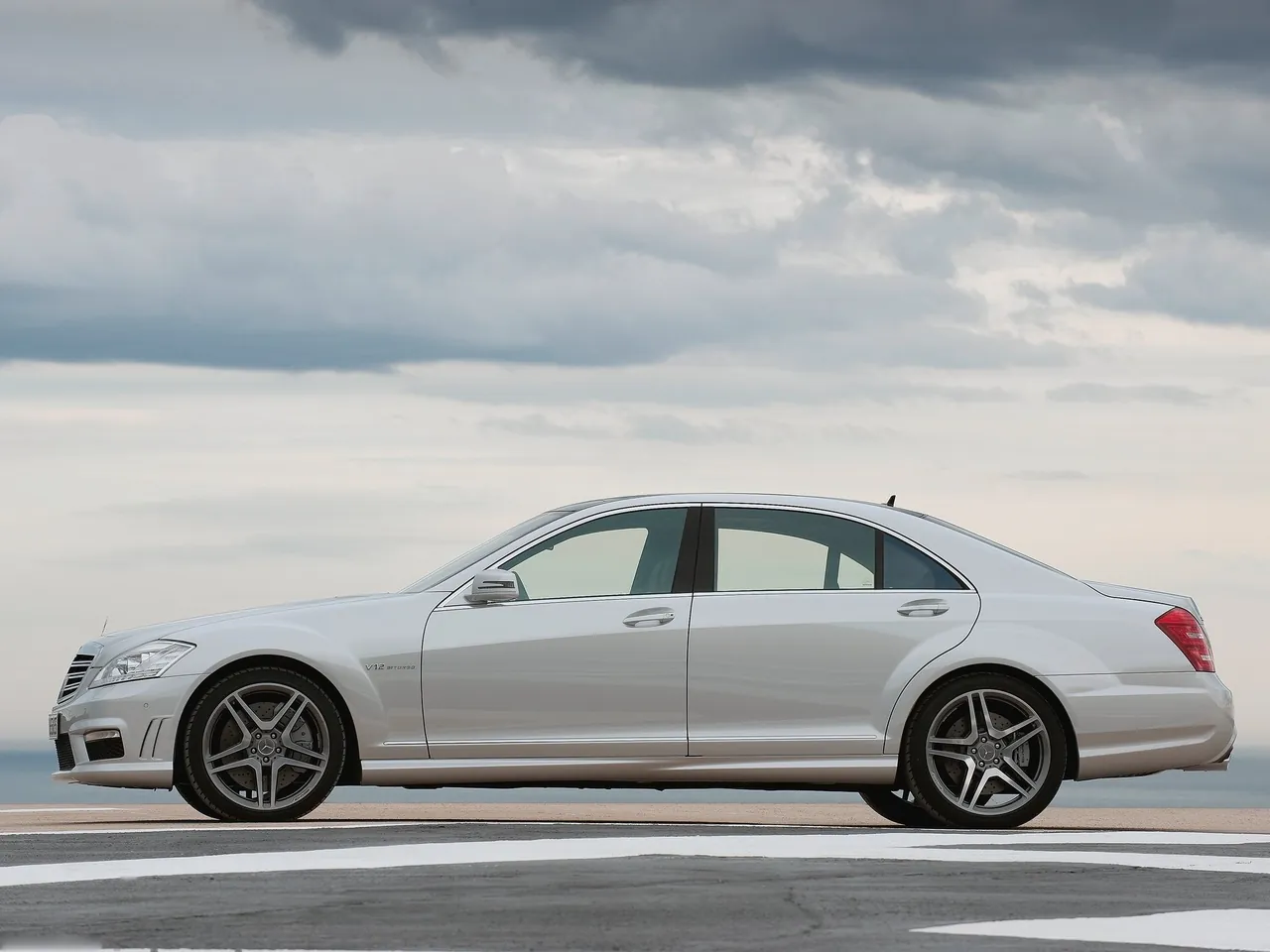 Mercedes-Benz S65 AMG (2010) - Side Profile