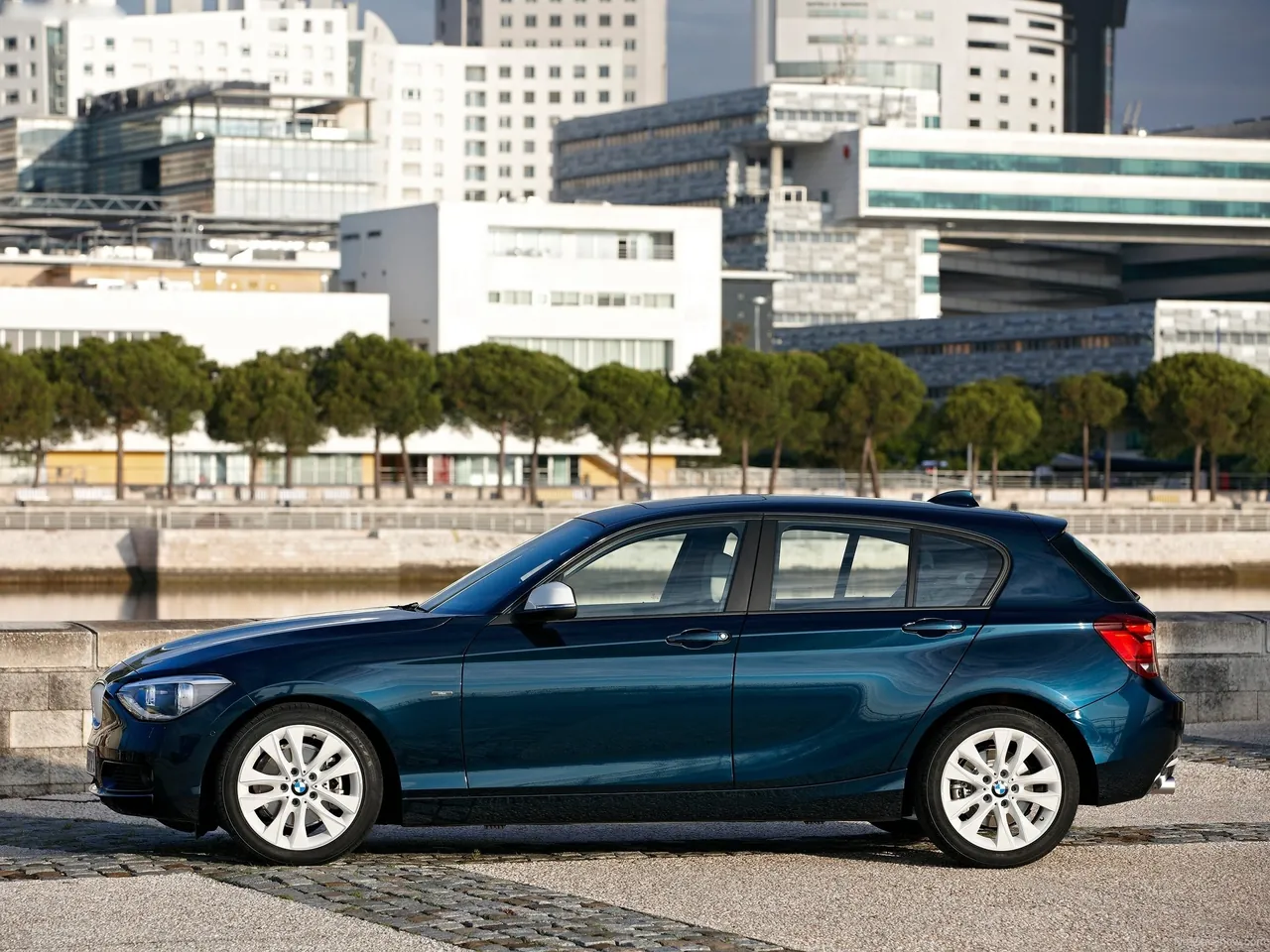 BMW 1-Series (2012) – boční profil