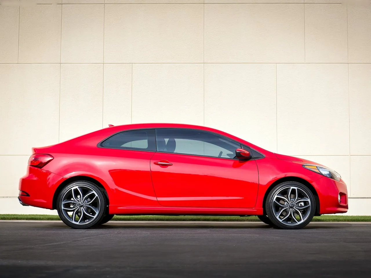 Kia Forte Koup (2014) – boční profil