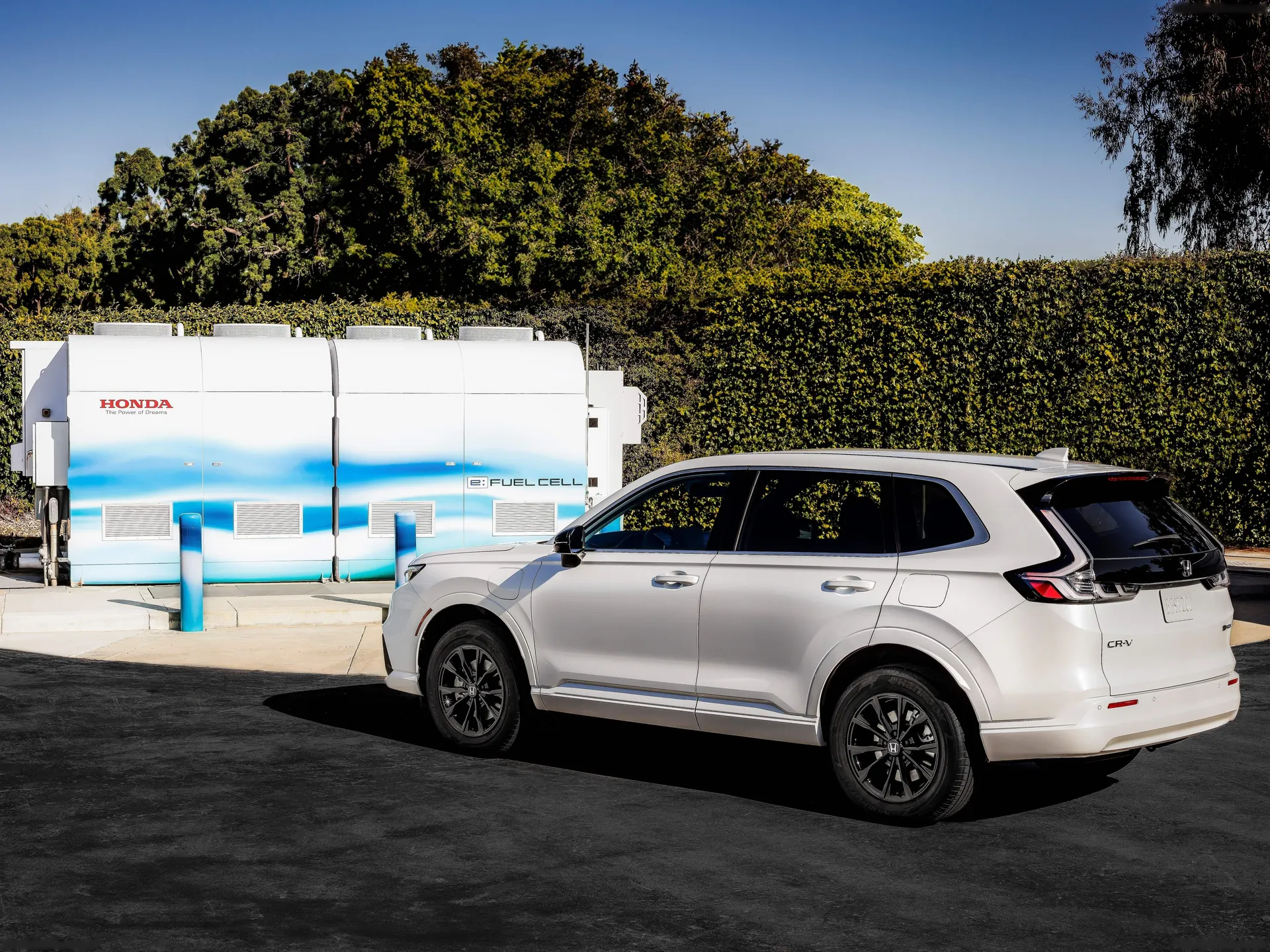 Honda CR-V eFCEV (2025) – zadní tříčtvrteční pohled