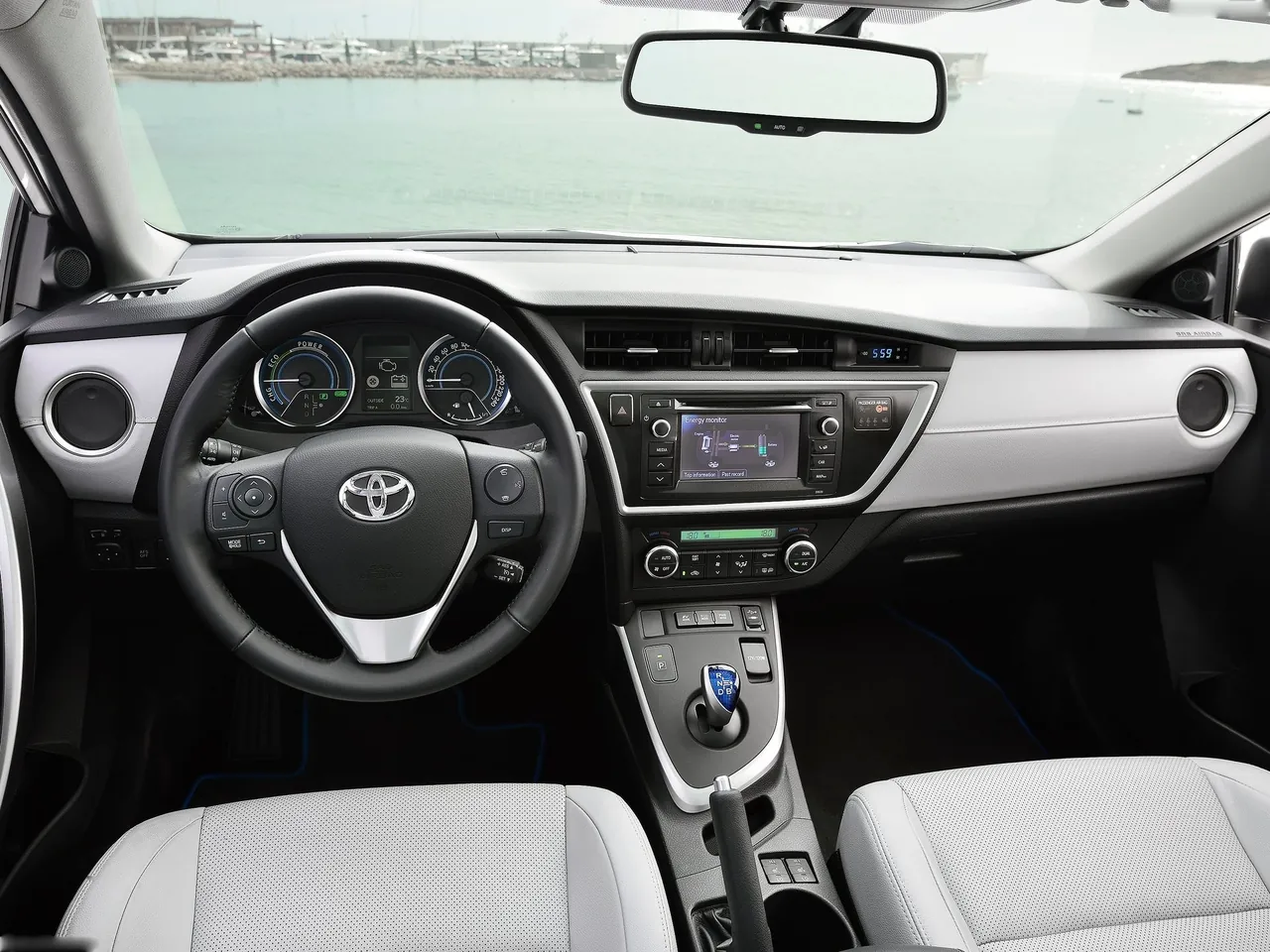 Toyota Auris Touring Sports (2013) - Interior