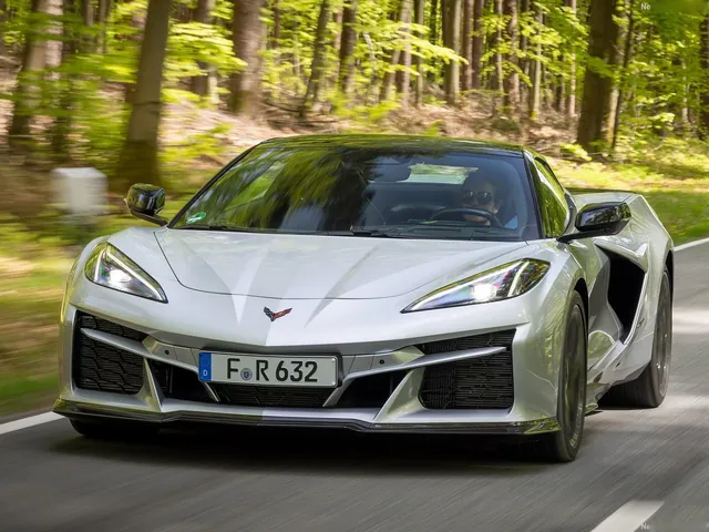 Chevrolet Corvette E-Ray Convertible [EU] (2026)