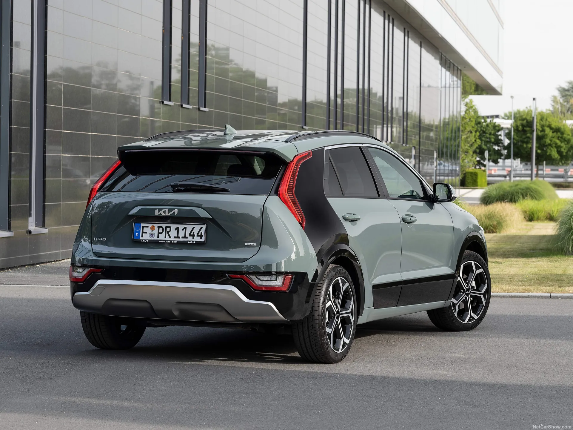 Kia Niro [EU] (2023) – zadní tříčtvrteční pohled