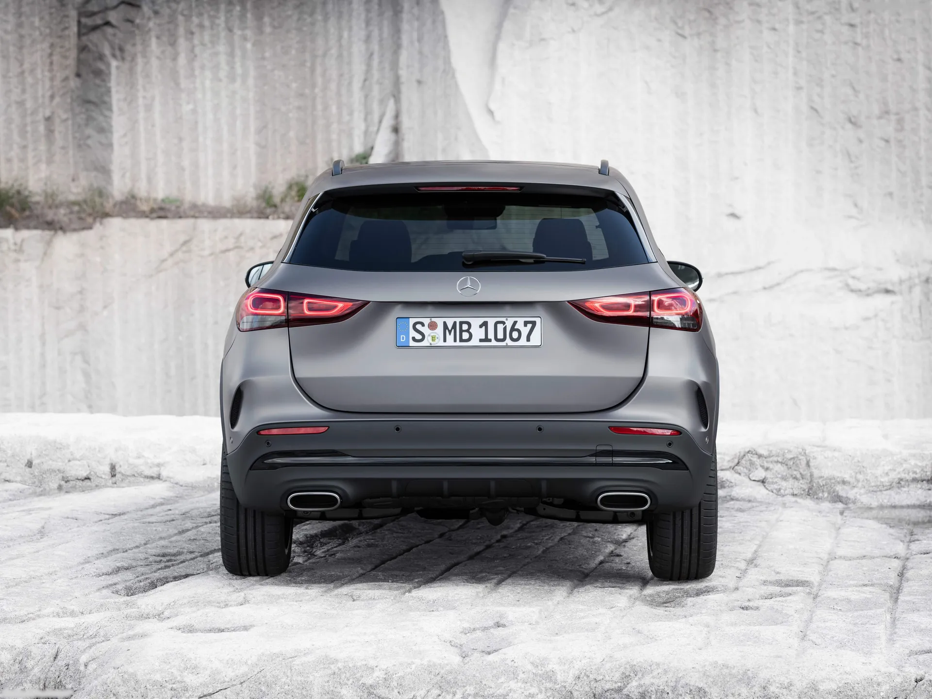 Mercedes-Benz GLA (2021) – zezadu