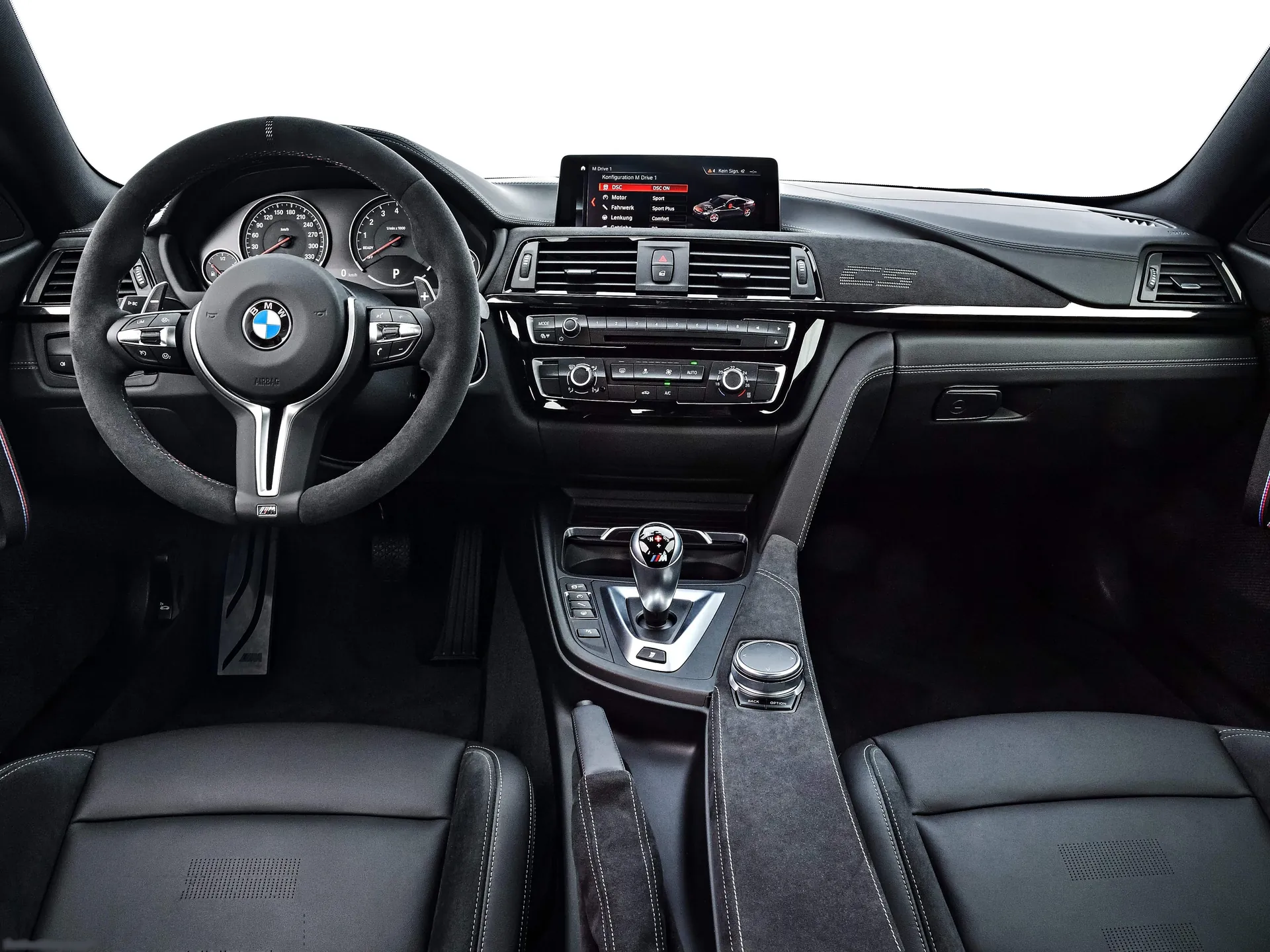 BMW M4 CS (2018) – interiér