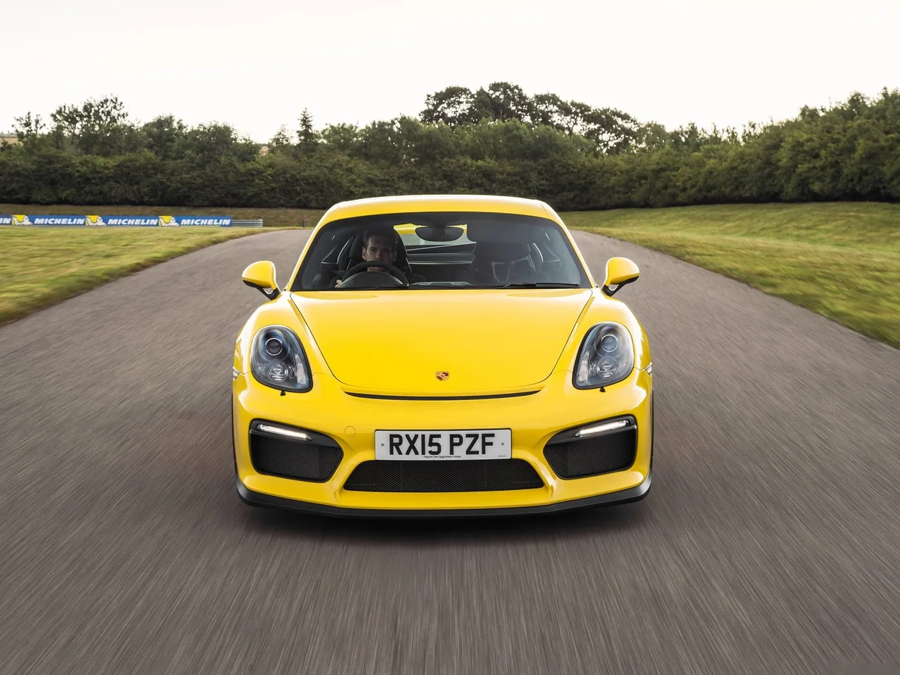 Porsche Cayman GT4 (2016) – zepředu