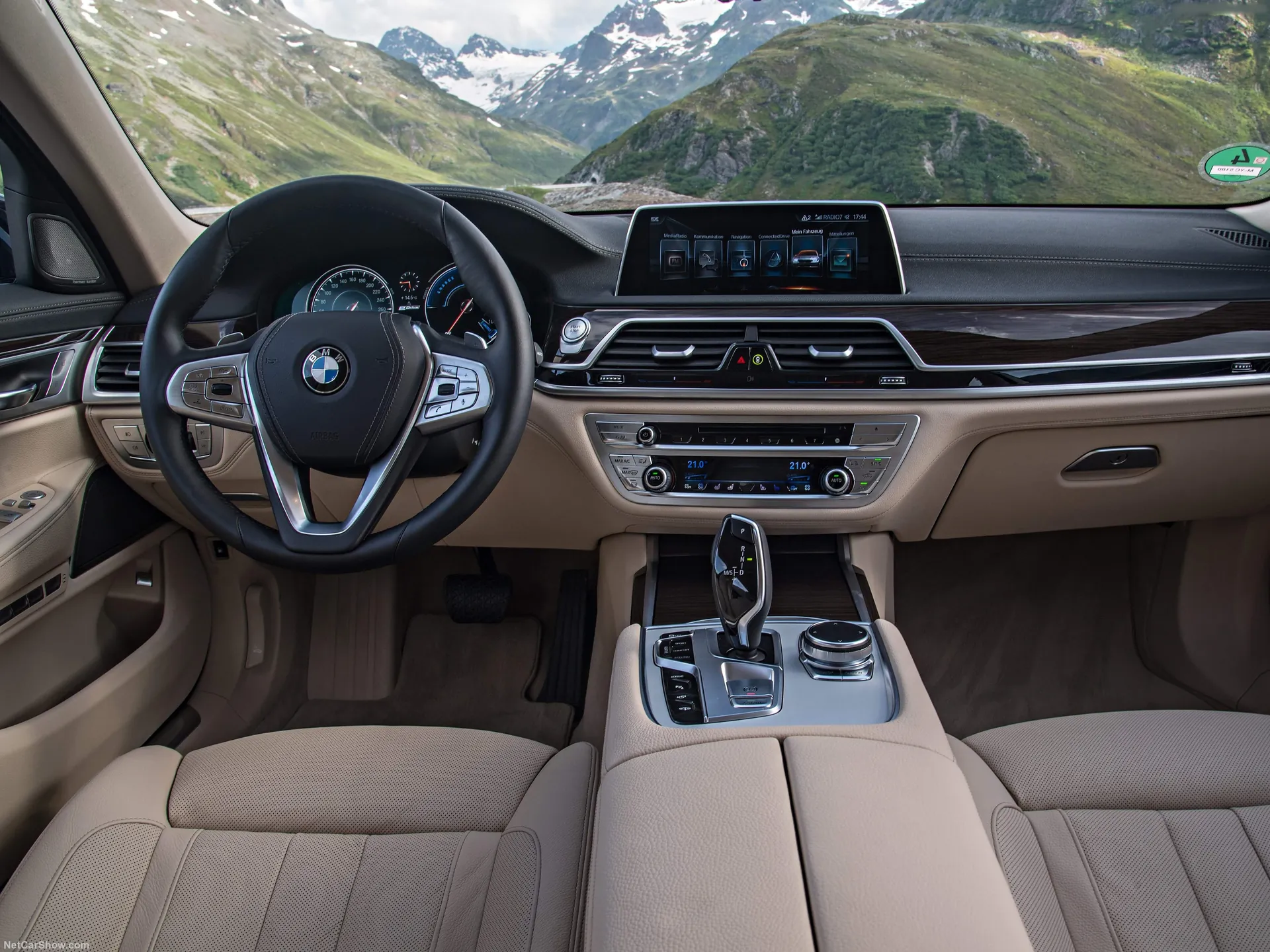 BMW 740Le xDrive iPerformance (2017) – interiér