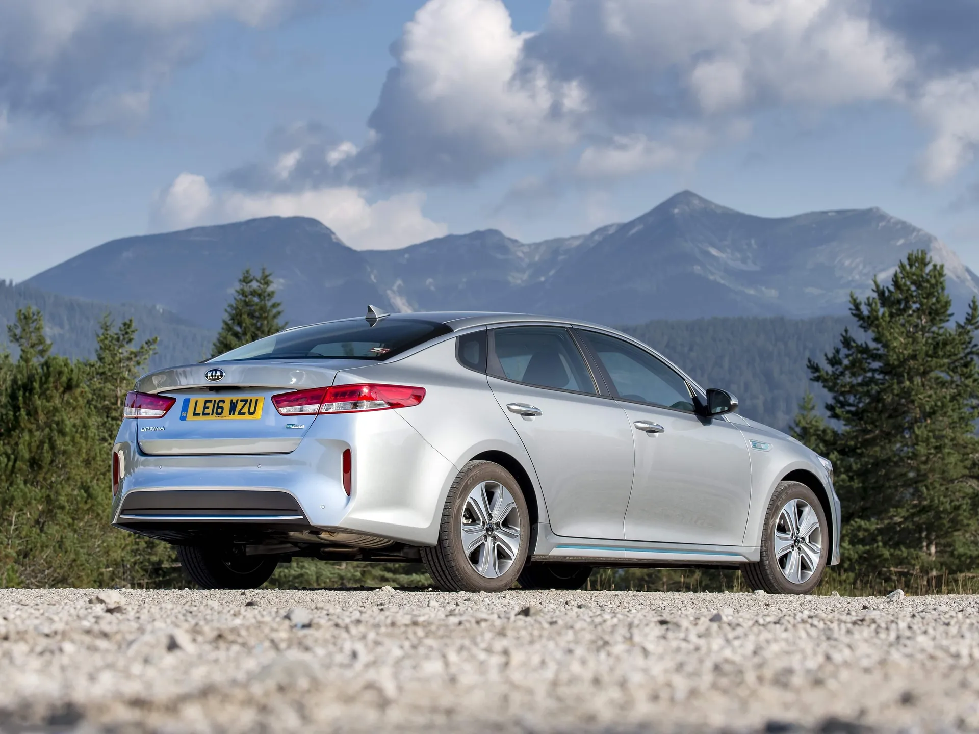 Kia Optima PHEV [UK] (2017) – zadní tříčtvrteční pohled