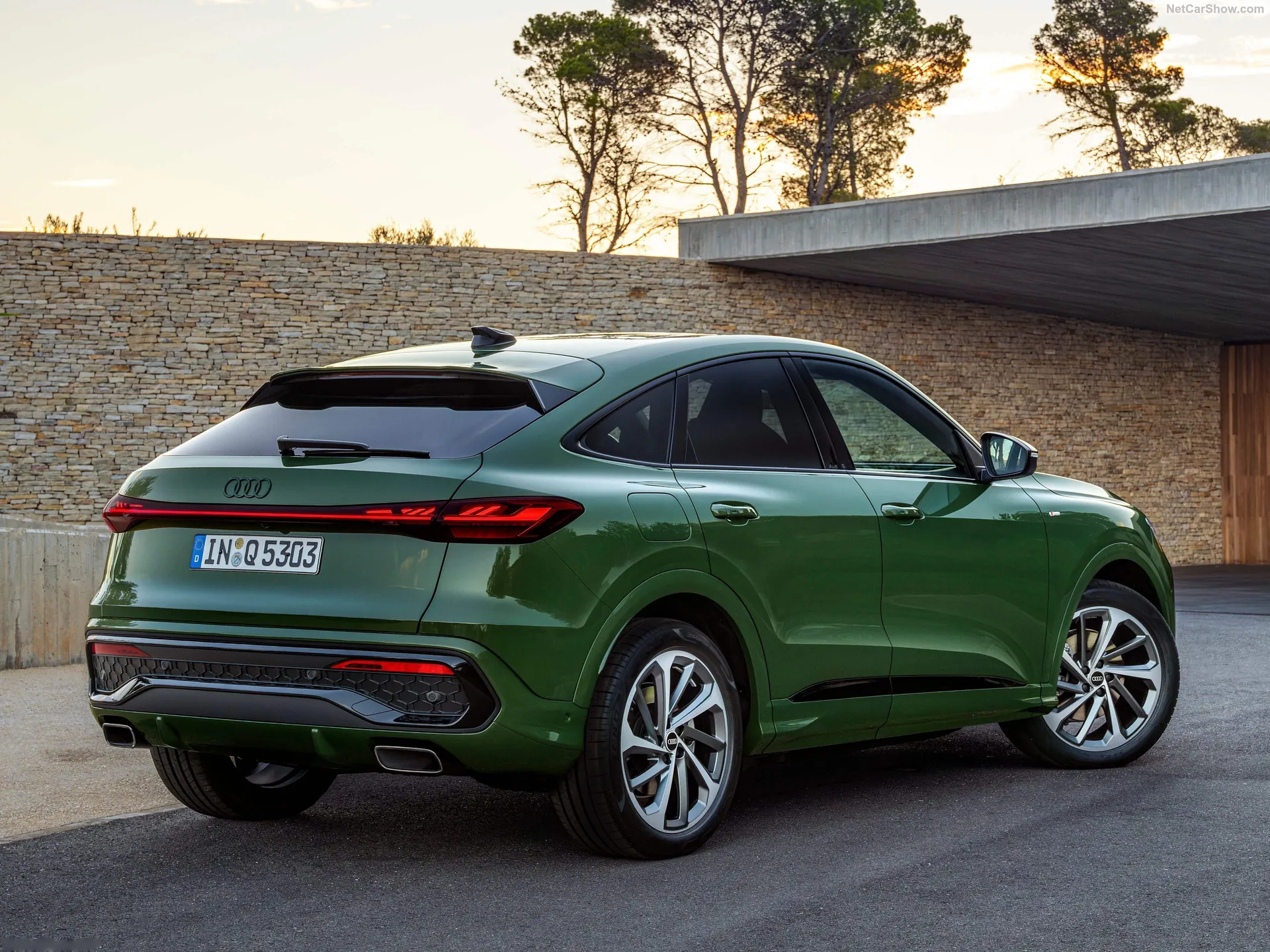 Audi Q5 Sportback (2025) – zadní tříčtvrteční pohled