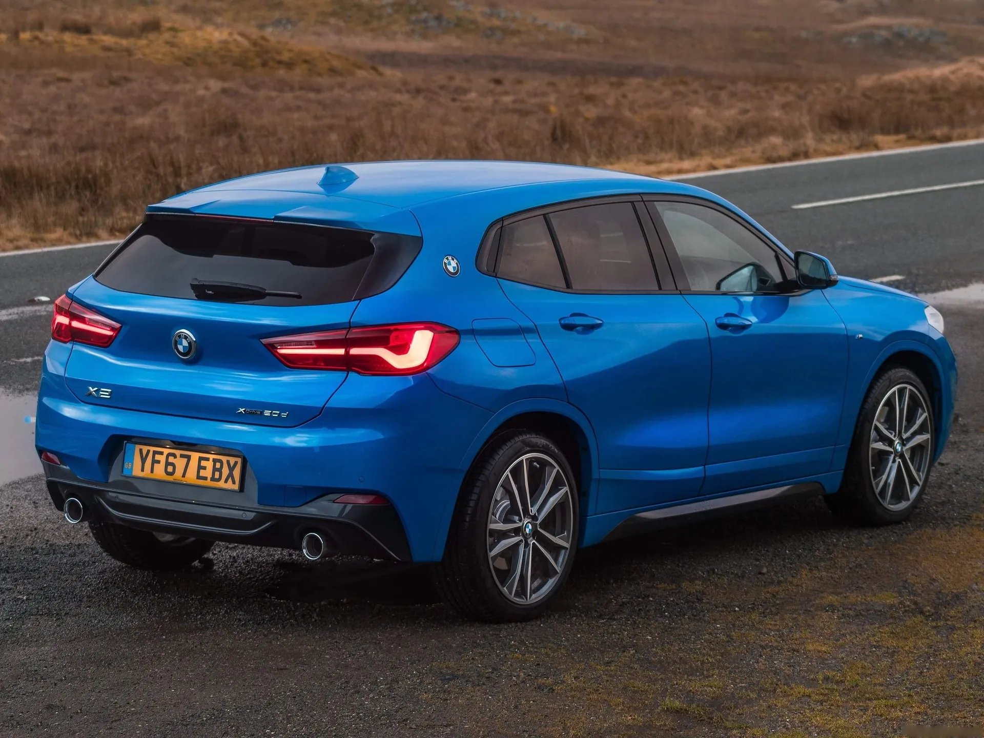 BMW X2 [UK] (2019) – zadní tříčtvrteční pohled