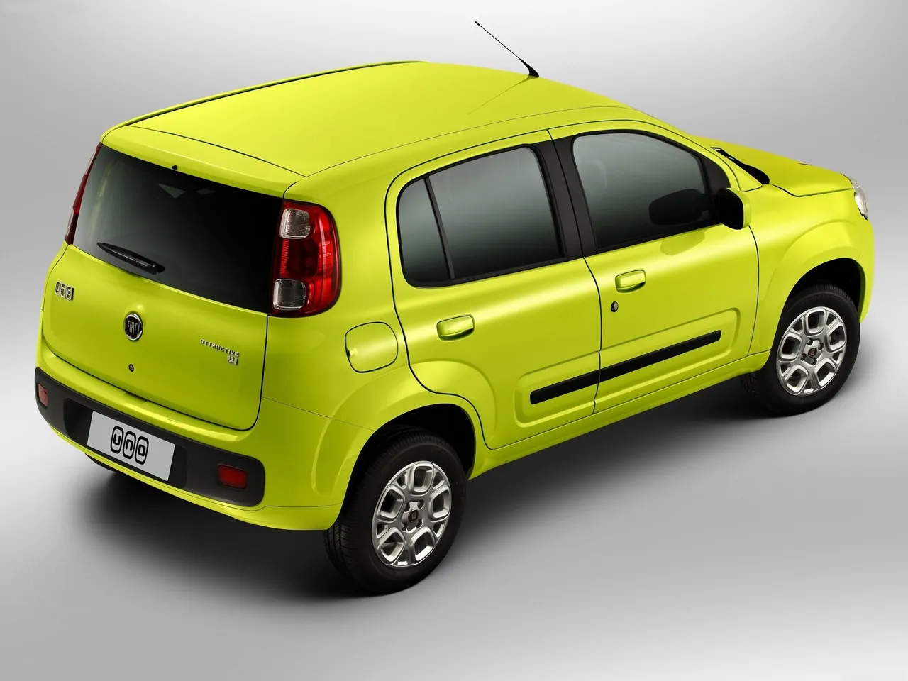 Fiat Uno (2011) – zadní tříčtvrteční pohled