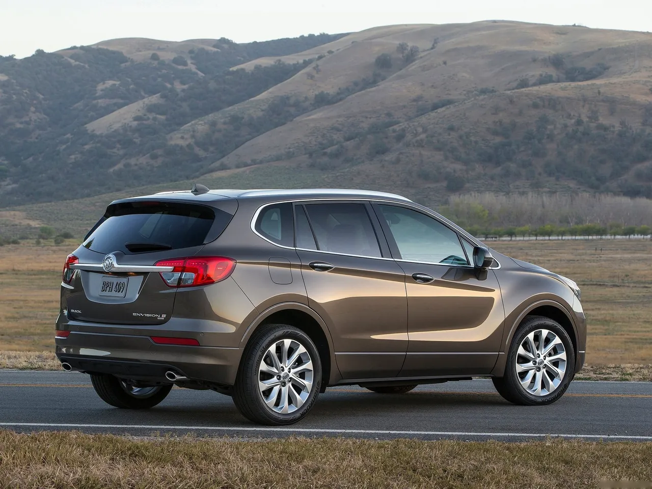 Buick Envision (2016) – zadní tříčtvrteční pohled