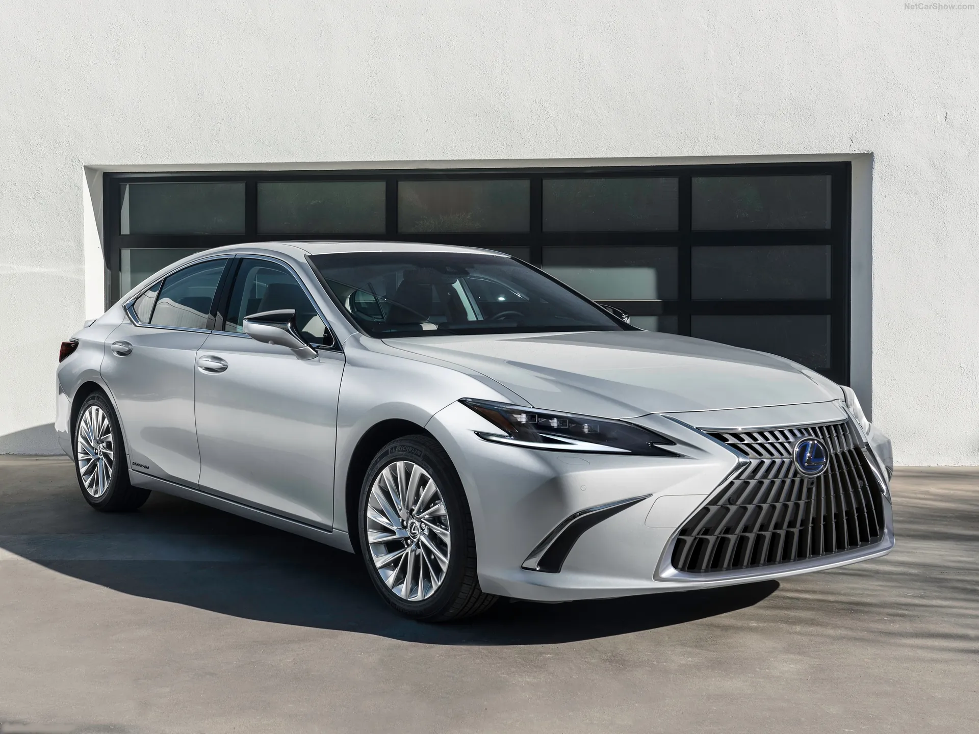 Lexus ES (2022)