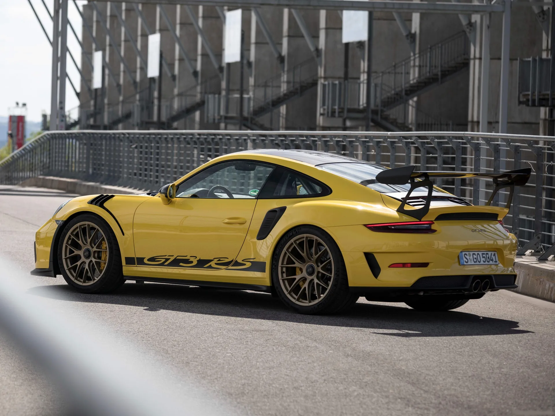 Porsche 911 GT3 RS Weissach Package (2019) – zadní tříčtvrteční pohled