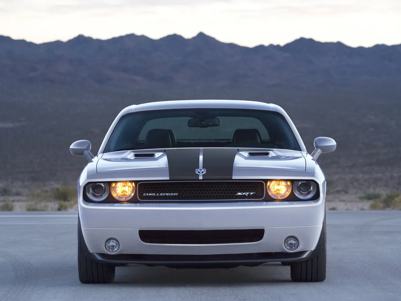 Dodge Challenger SRT8 Silver (2009) - Front